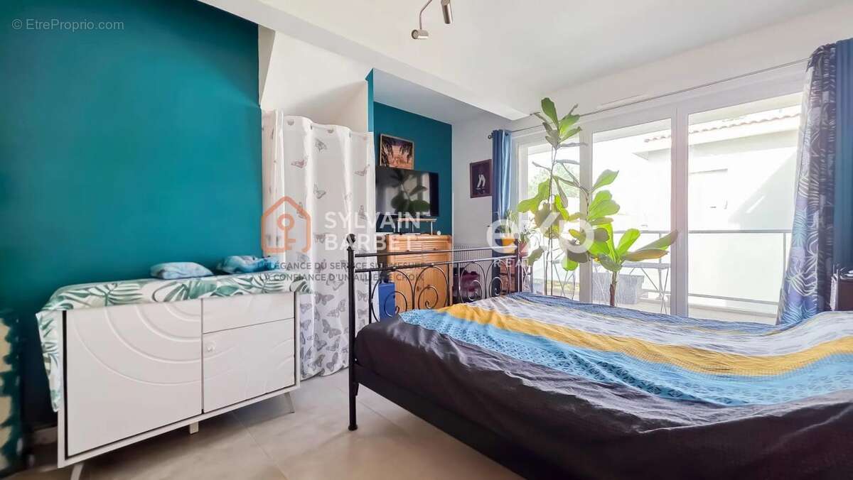 Appartement à SOLLIES-PONT