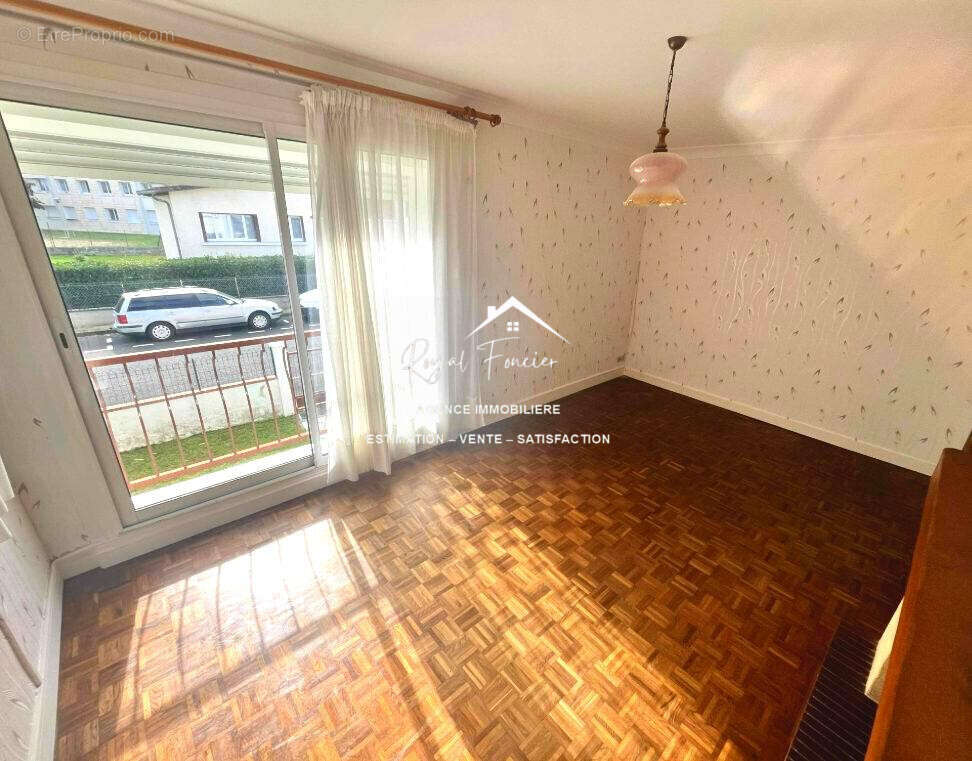 Séjour - Maison à PORT-DE-PILES