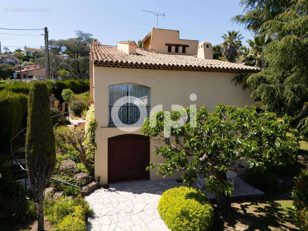 Maison à MANDELIEU-LA-NAPOULE