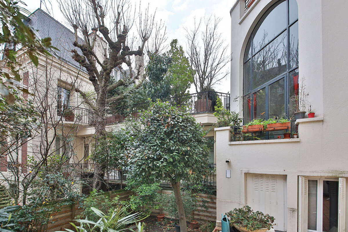 Appartement à PARIS-14E