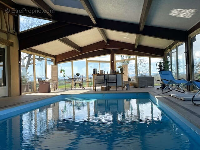 maison de maitre avec piscine intérieur et dependances aménagéables - photo 2