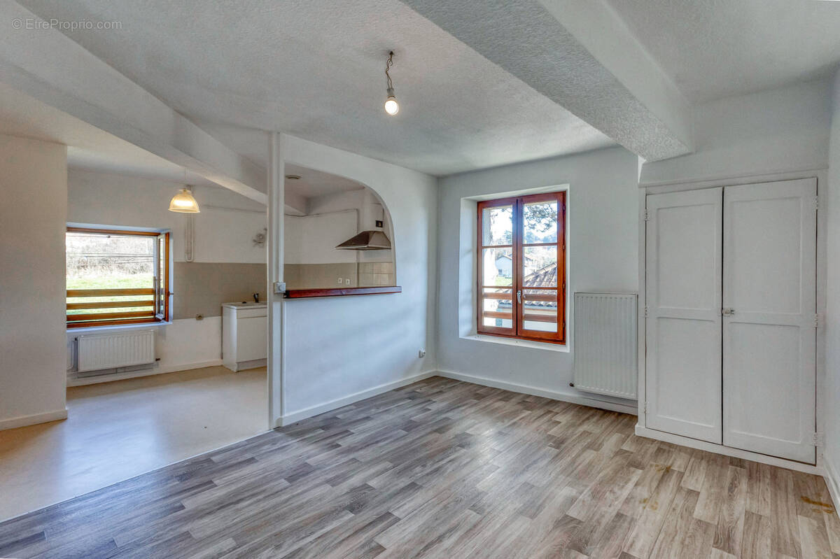 Appartement à SAINT-NAZAIRE-LES-EYMES