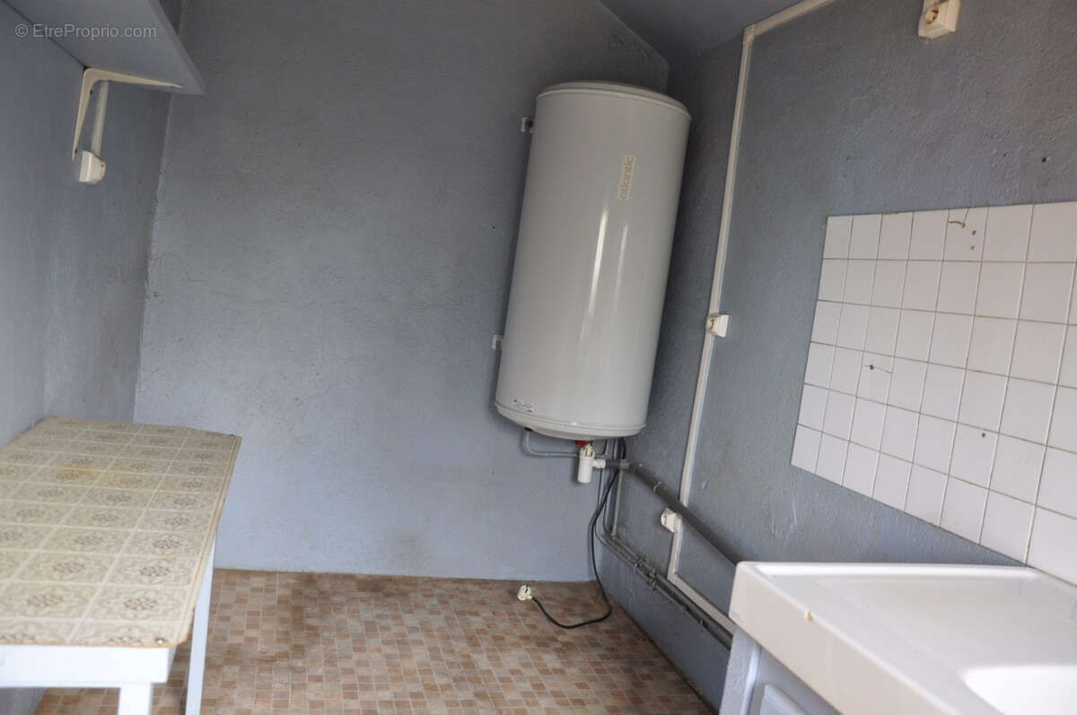 Jolie fermette à la campagne, 2 chambres, dépendances et terrain de 3090 m2 - photo 7