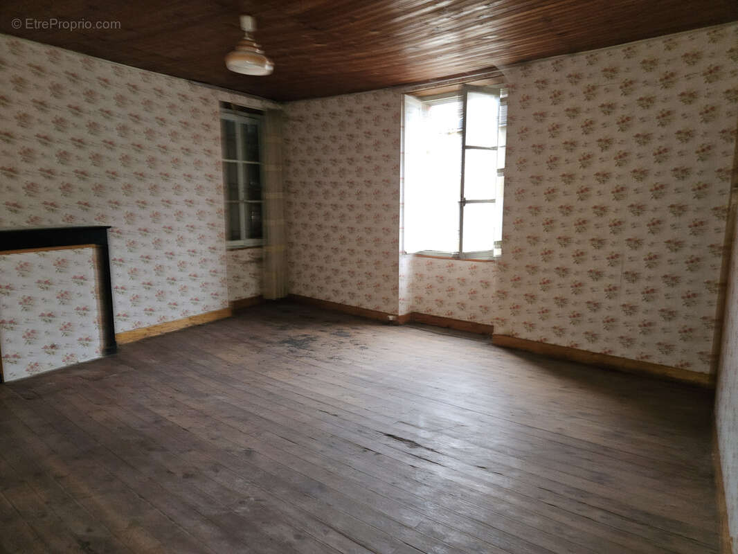 Maison à BUSSIERE-POITEVINE