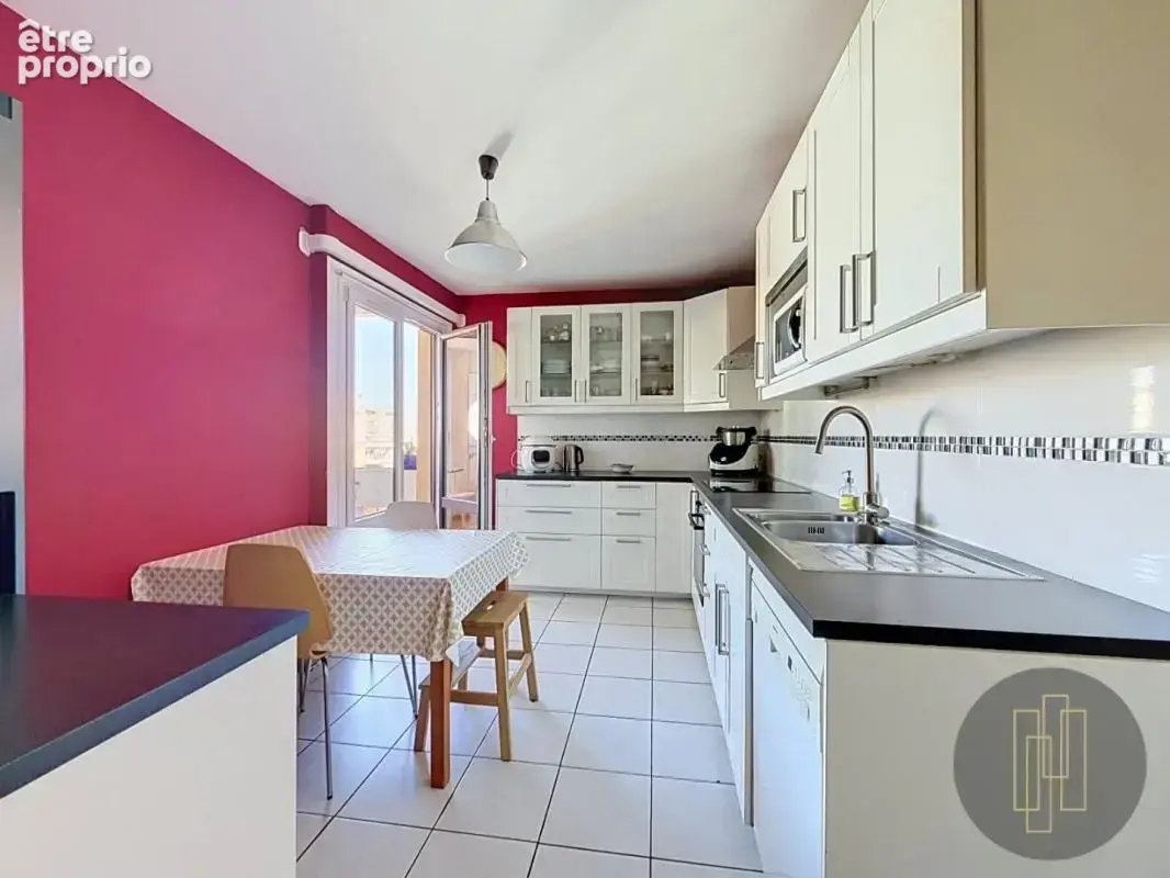 Exclusivite villeurbanne - t4 de 92 m² avec balcon, vue dégagée, garage et cave - photo 4