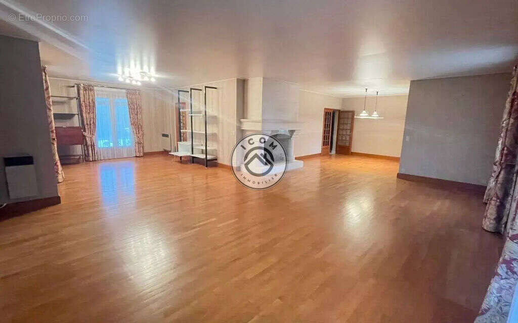 Maison à COULOUNIEIX-CHAMIERS