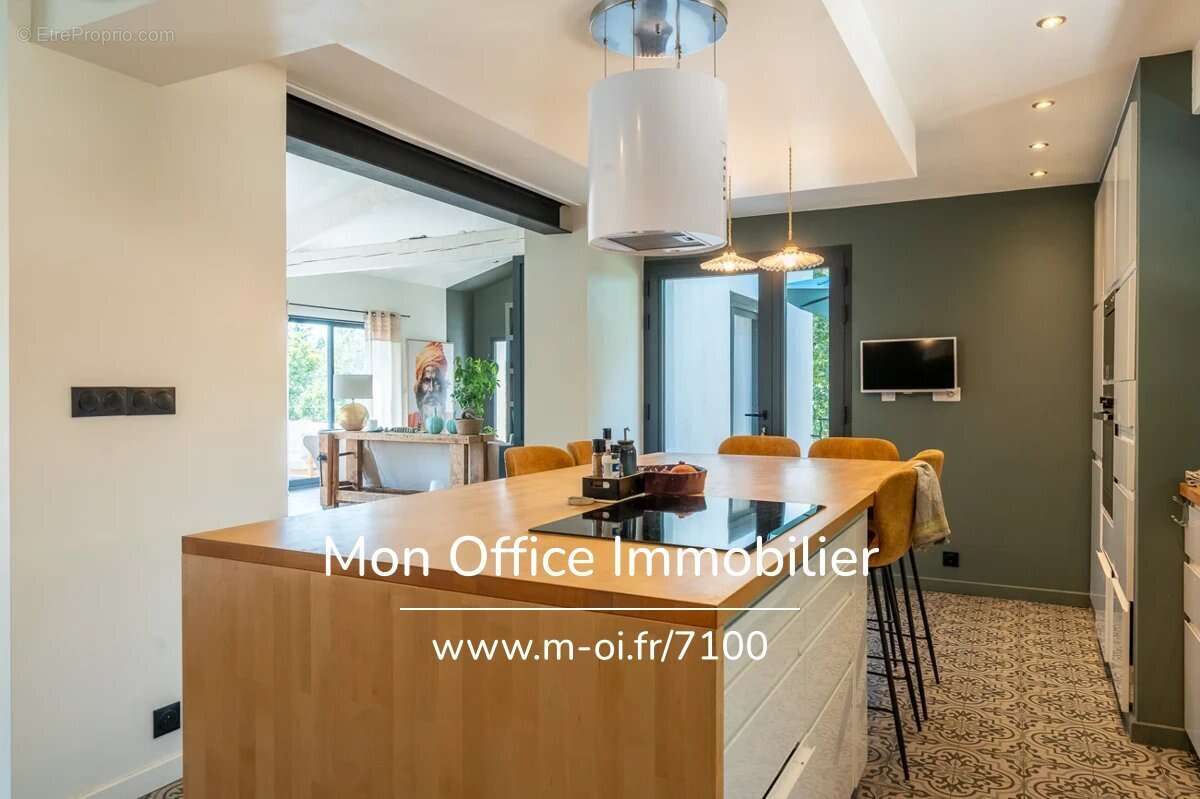 Référence : 7100-NGU. - Maison 9 pièces - Piscine - village à pied - calme - 276m2 - photo 11