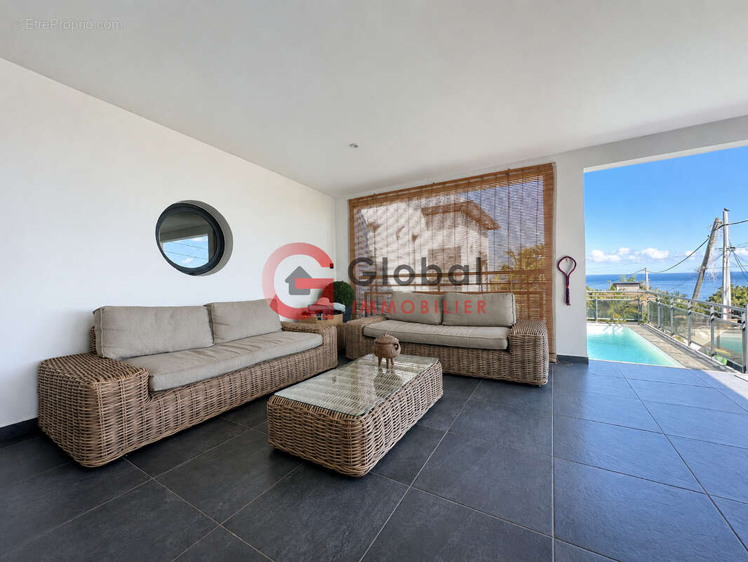 Maison 5 pièces avec piscine et vue mer, Saint-Leu - photo 2