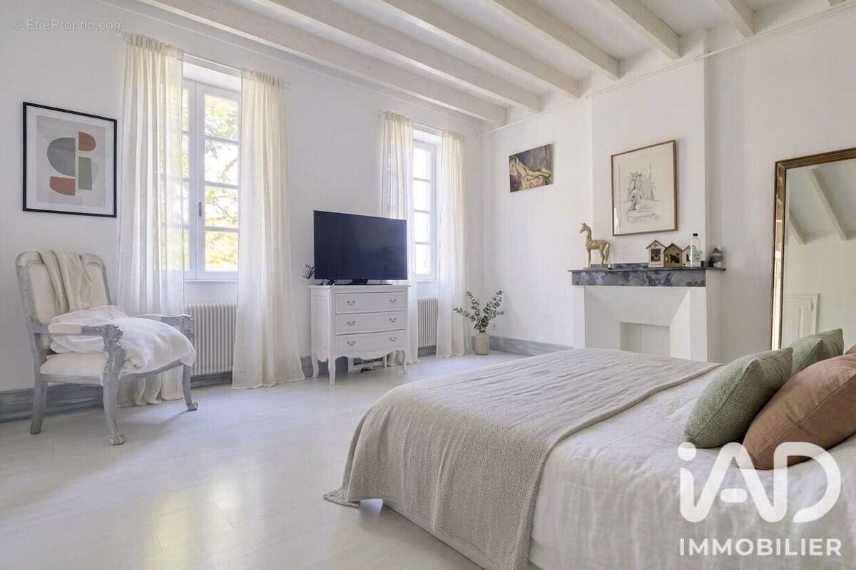Maison 450 m² à Gaillac  - photo 8