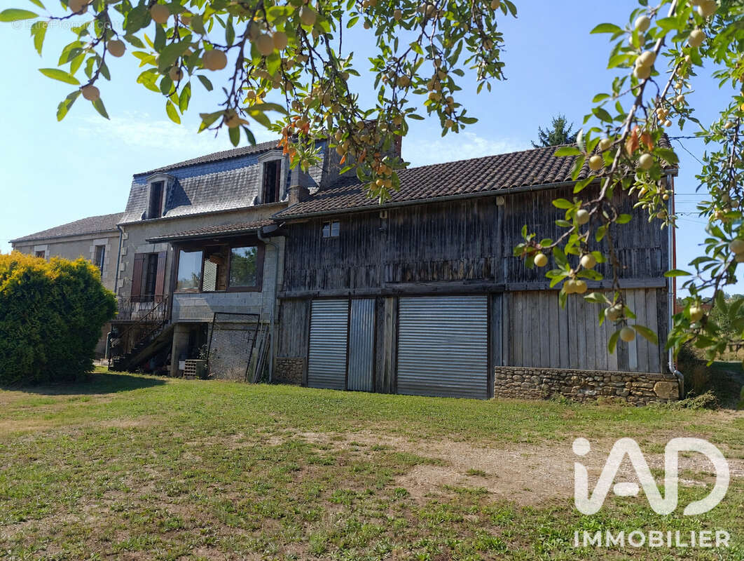 Maison 140 m² à Le Buisson-De-Cadouin  - photo 2