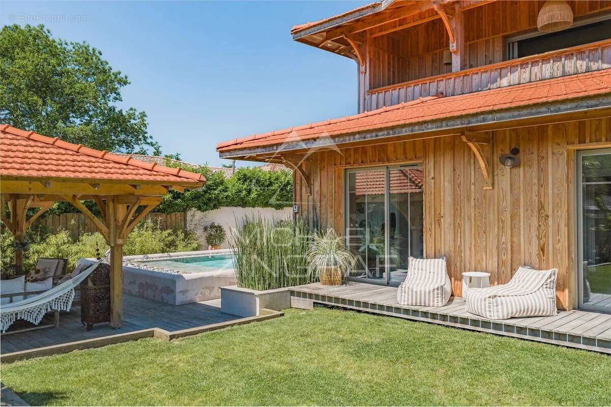 Maison à MIOS