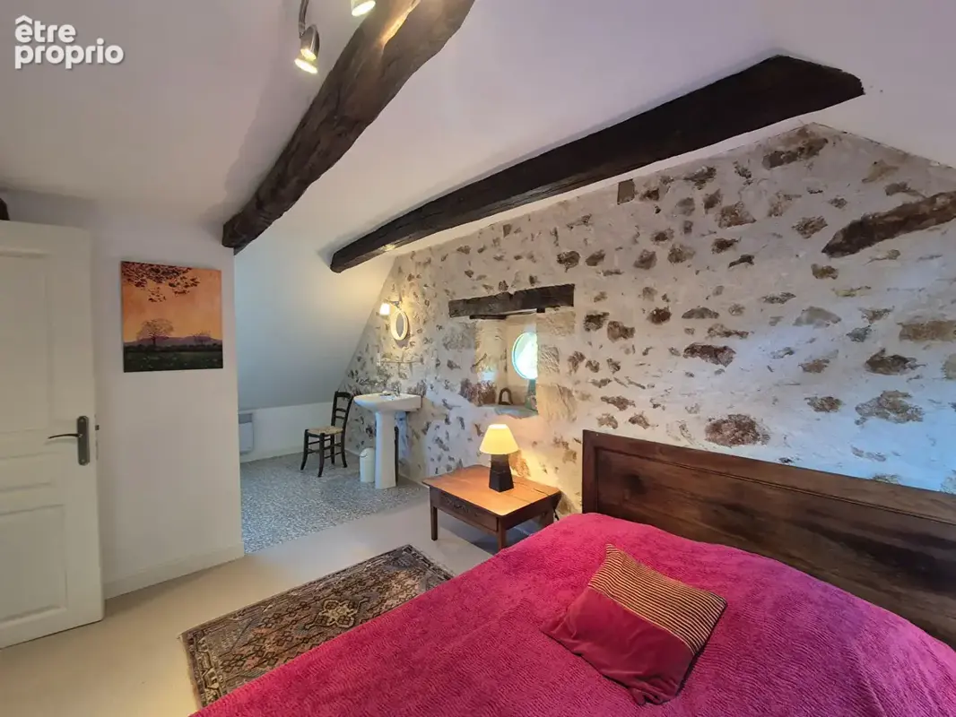 CORRÈZE. Près d'ARGENTAT. Magnifique grange en pierre réaménagée comprenant 6 chambres, un four à pain d'origine et un terrain d - photo 17