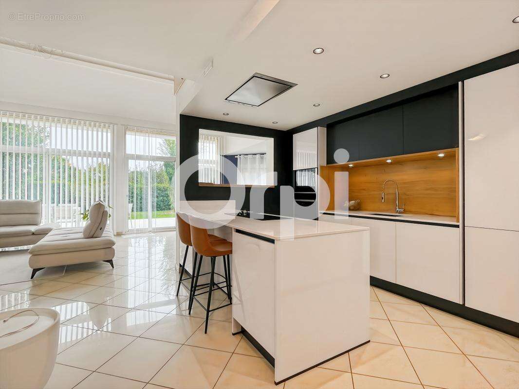 Maison à SAINT-SEBASTIEN-DE-MORSENT