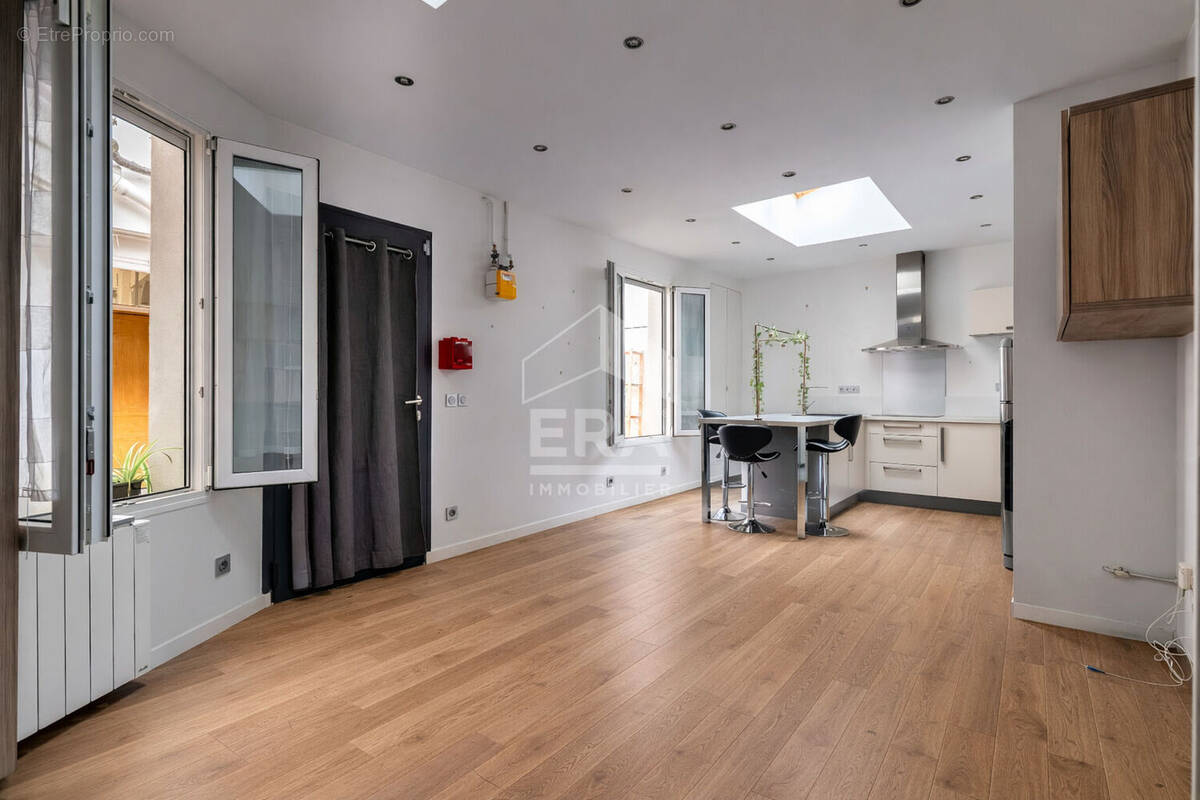 Appartement à PARIS-17E