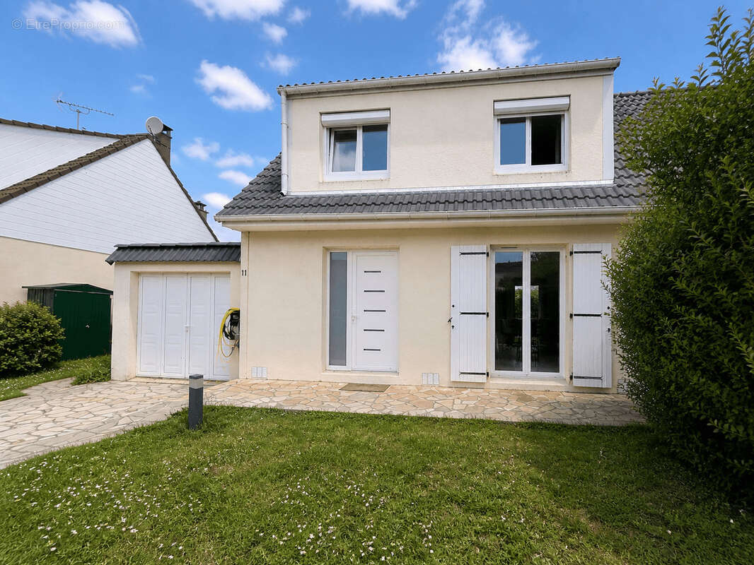 Maison à LE PERRAY-EN-YVELINES