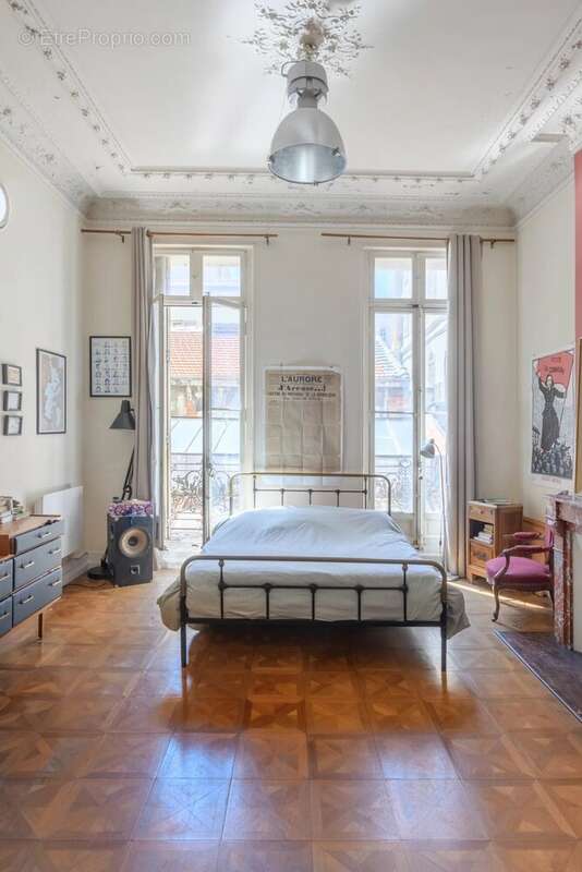 Appartement à MARSEILLE-1E