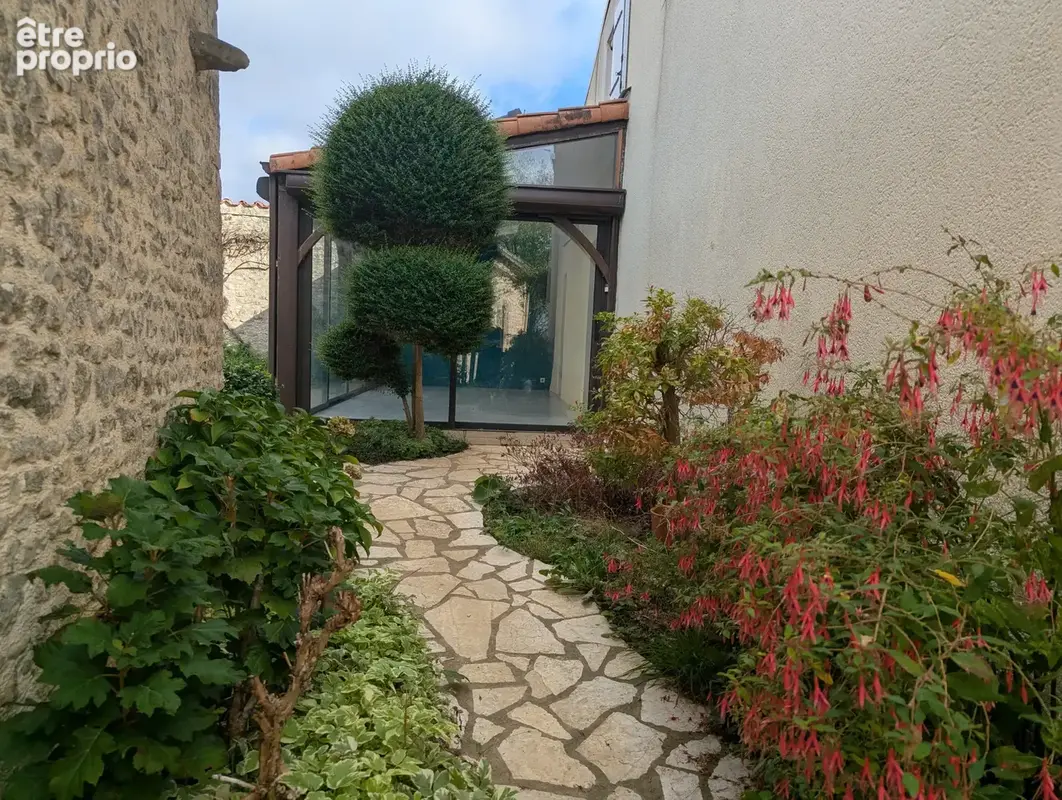 Ensemble immobilier de 2 maisons en pierre et une grange vendéenne a proximité de vouvant - photo 5