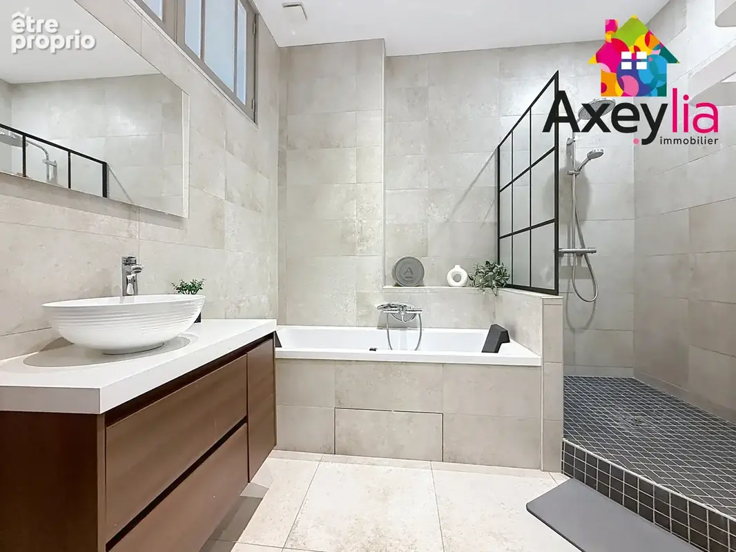 A vendre - roanne gare - appartement t3 style haussmannien avec deux chambres, deux greniers et cave - photo 6