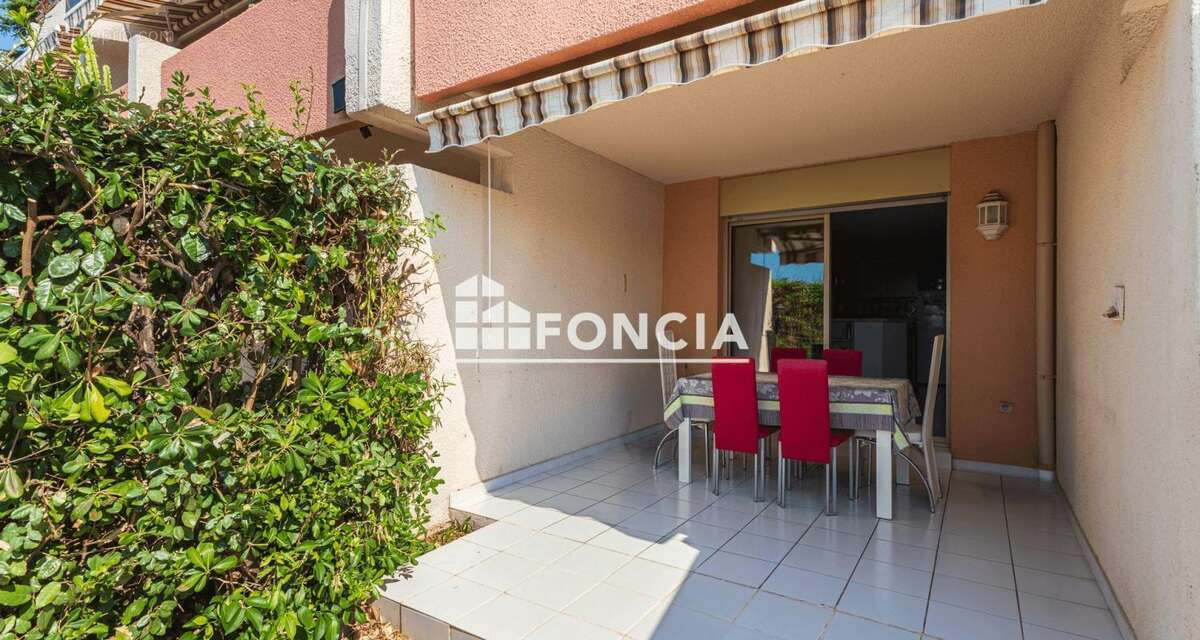 LE LAVANDOU – Spacieux T2 de 47 m² avec piscine, Cave et parking ...tout à pied - photo 4