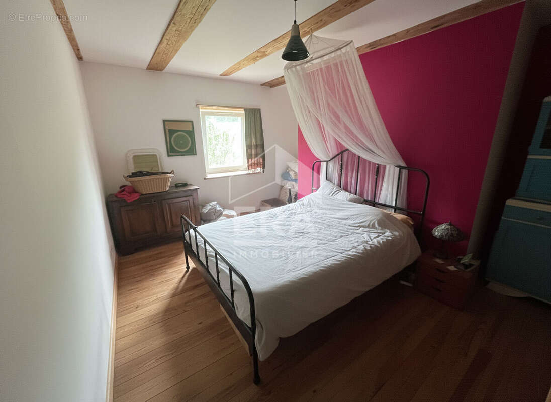 Maison à AMATHAY-VESIGNEUX