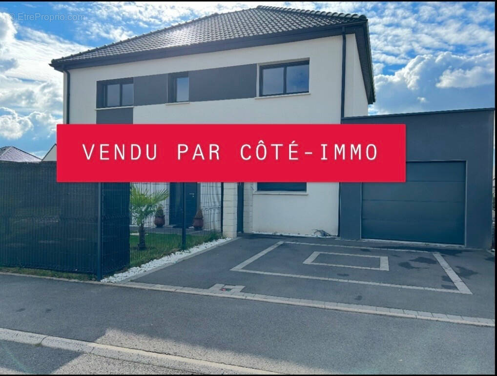 Maison à OSTRICOURT