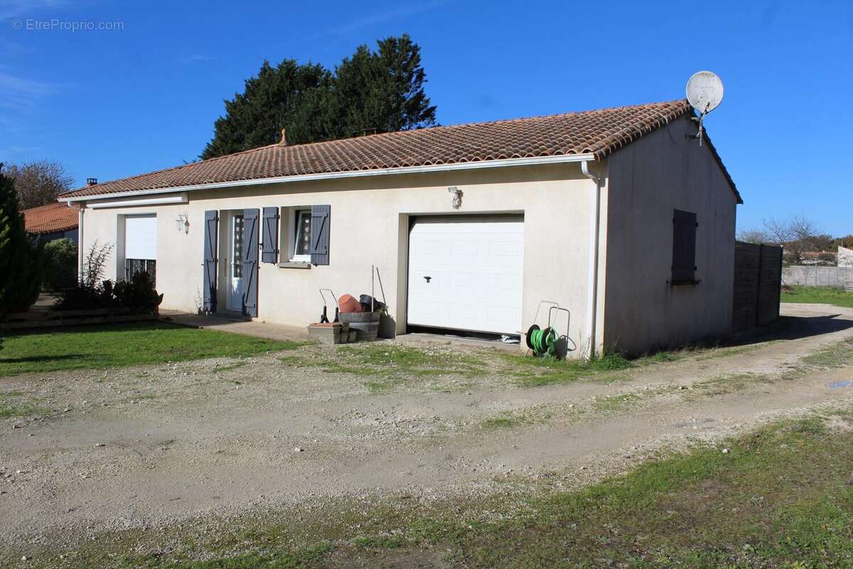 Maison à SAINT-ROMAIN-DE-BENET