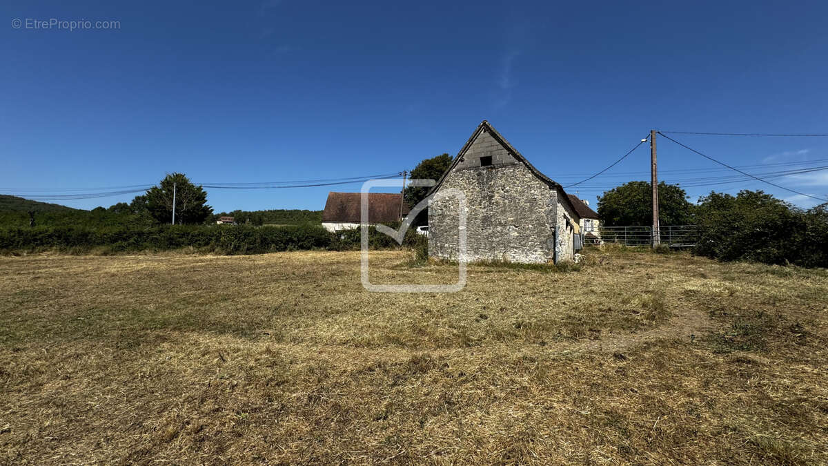 Terrain à SAINT-CHAMARAND