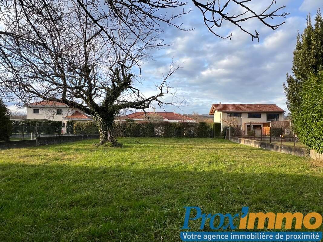 Terrain à SAINT-JEAN-DE-MOIRANS