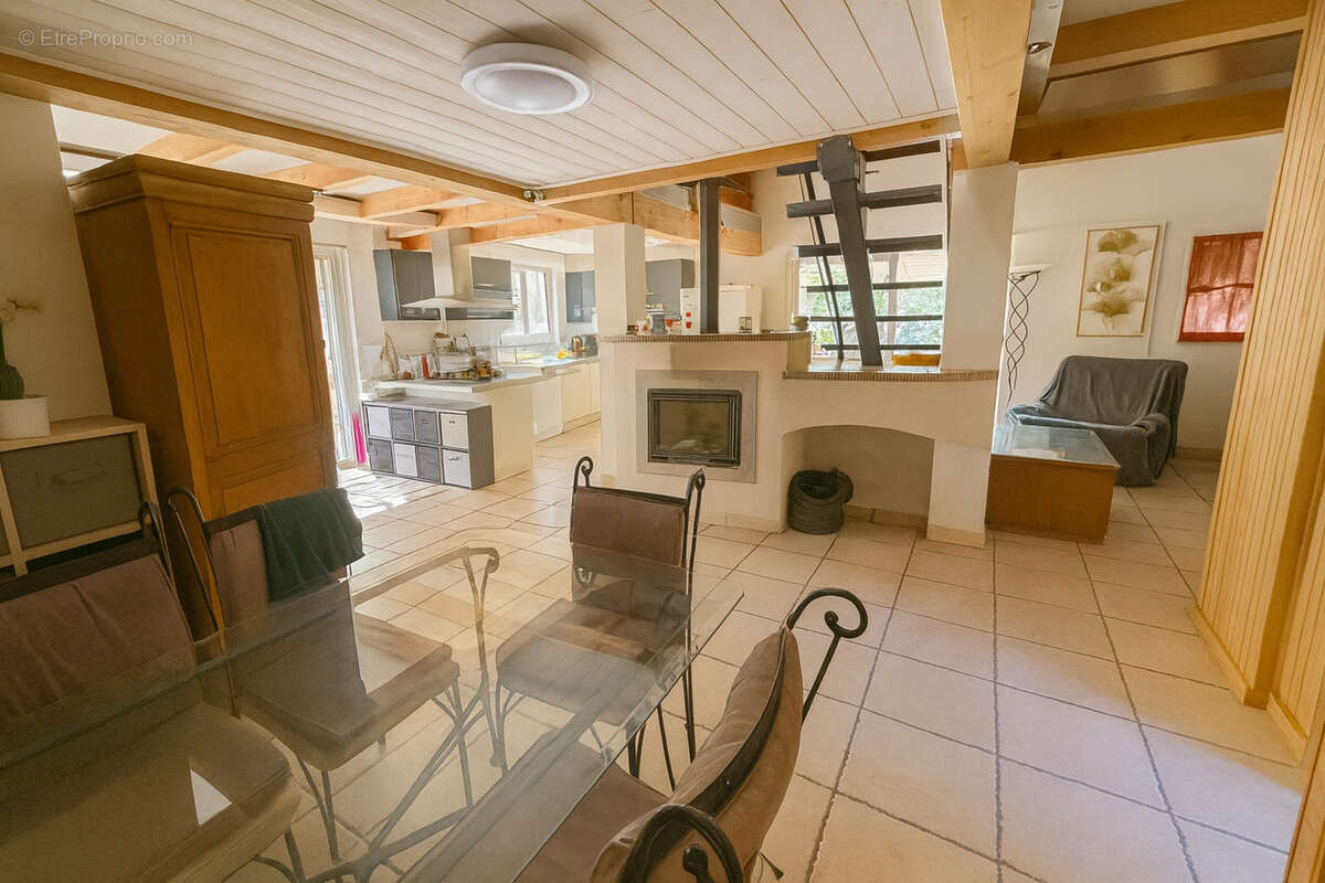 Maison à SOLLIES-PONT