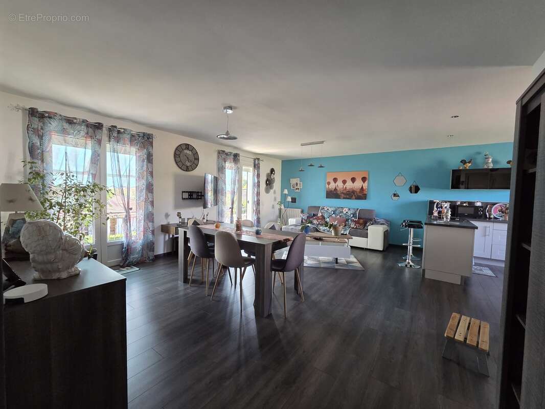 Maison à SAINT-LEONARD-DE-NOBLAT