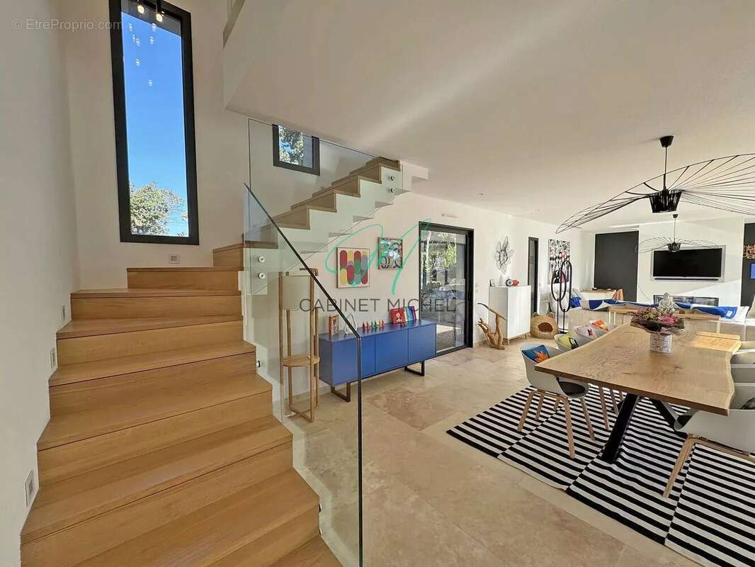 Maison à ROQUEFORT-LES-PINS