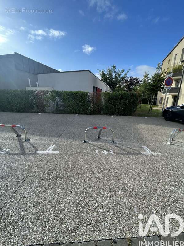 Photo 2 - Parking à SAVIGNY-LE-TEMPLE
