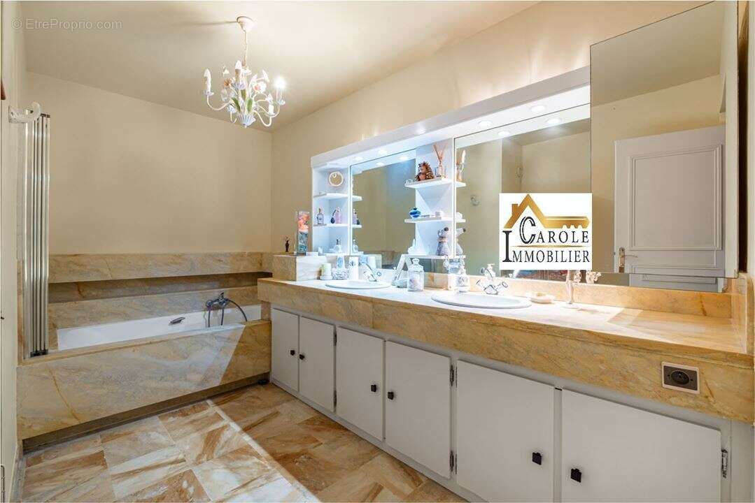 Appartement à MANDELIEU-LA-NAPOULE