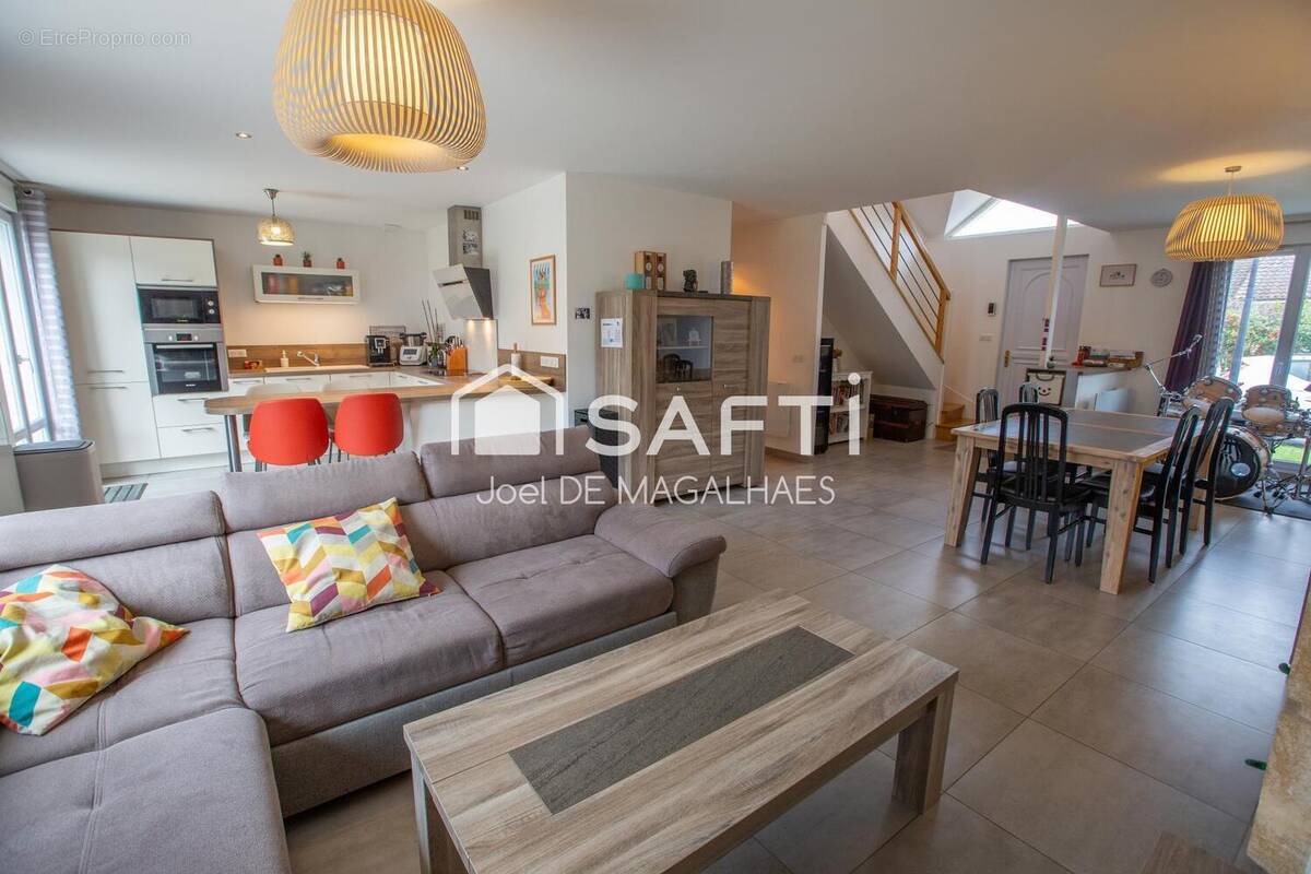 Photo 1 - Maison à LE MESNIL-SAINT-DENIS