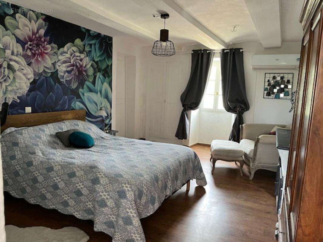 Maison en pierre avec piscine sur 8500 m² de terrain Bessas 10 pièce(s) 244 m2 - photo 6