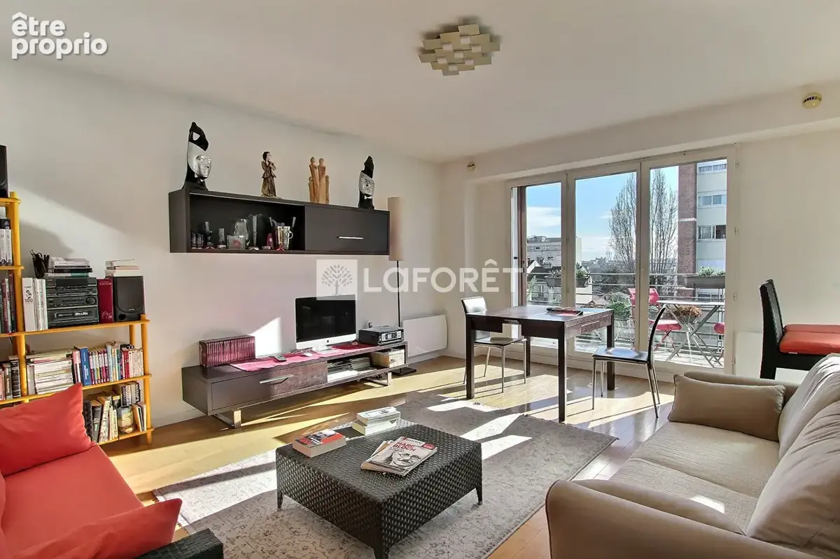 Appartement à COURBEVOIE
