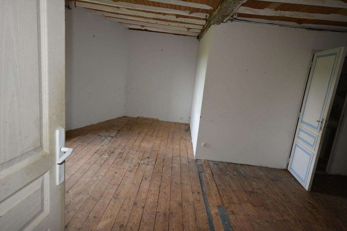 Maison à rénover à la campagne - photo 12