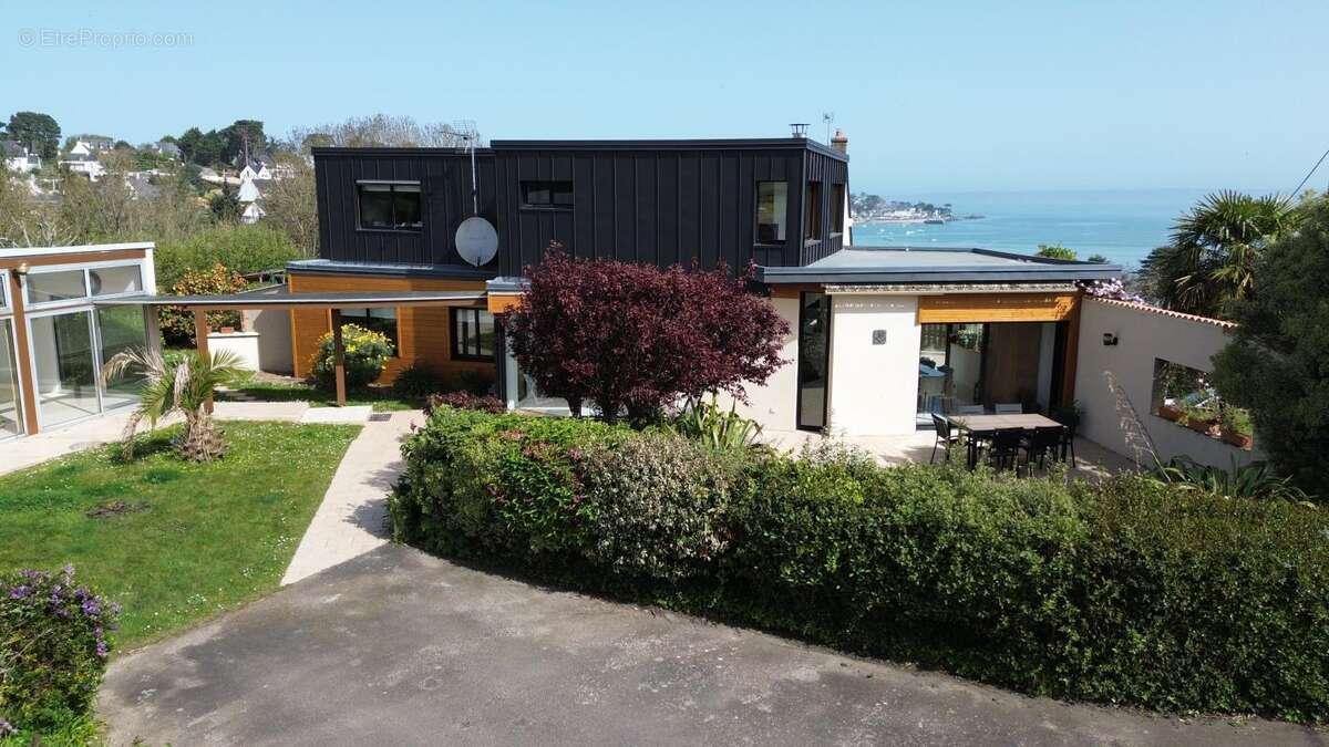 Maison à LOCQUIREC