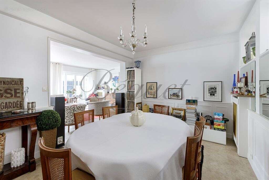 Maison à MARNES-LA-COQUETTE