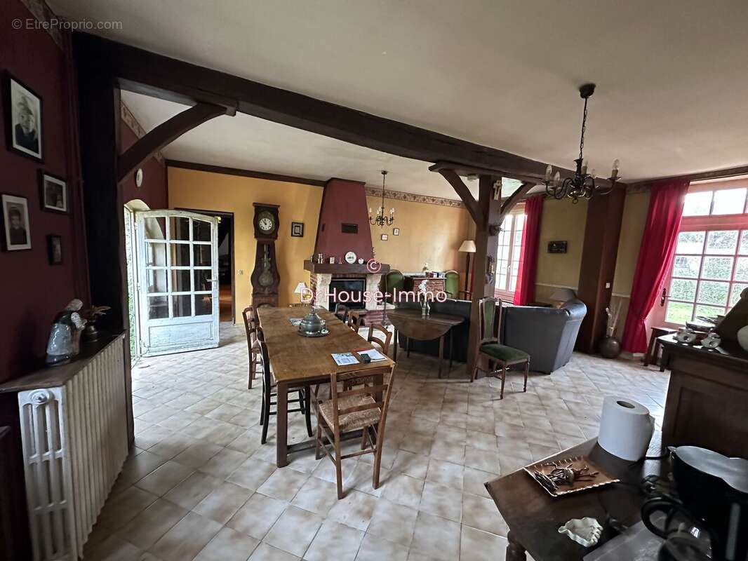 Maison à CORBEILLES