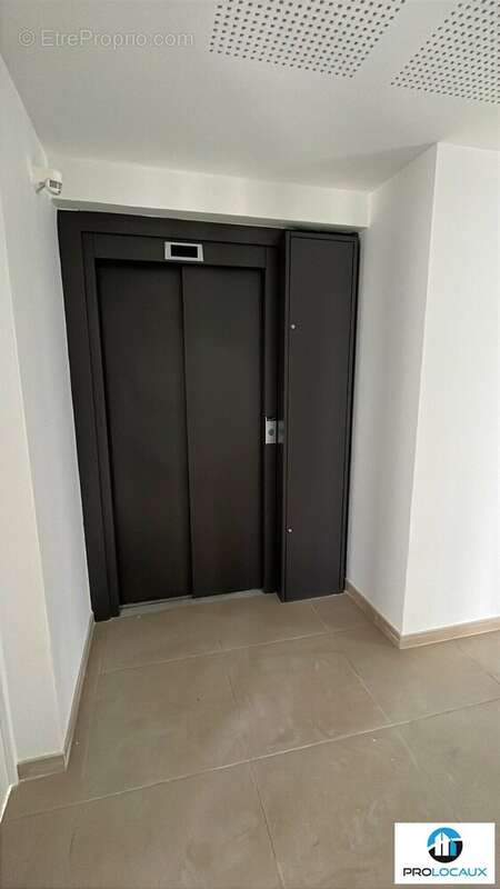 Commerce à LE PONT-DE-CLAIX