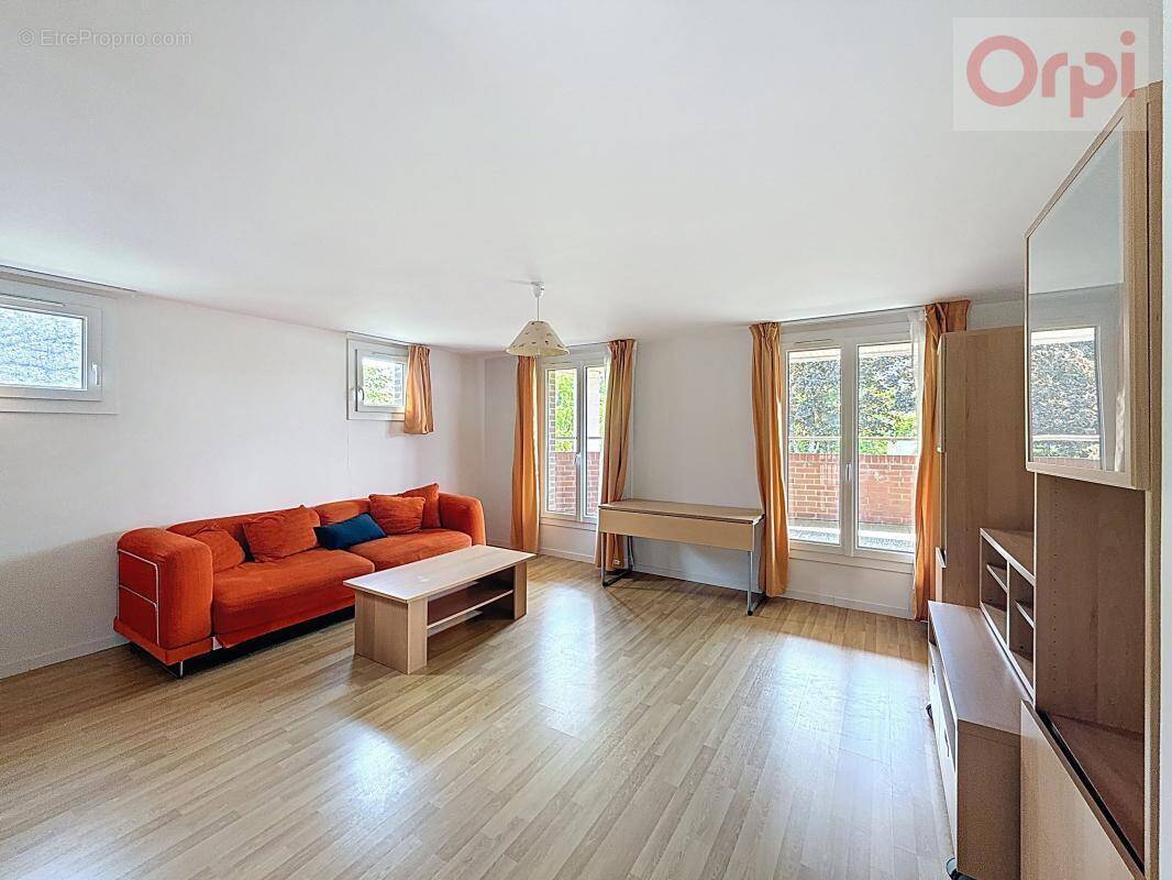 Maison à VOISINS-LE-BRETONNEUX