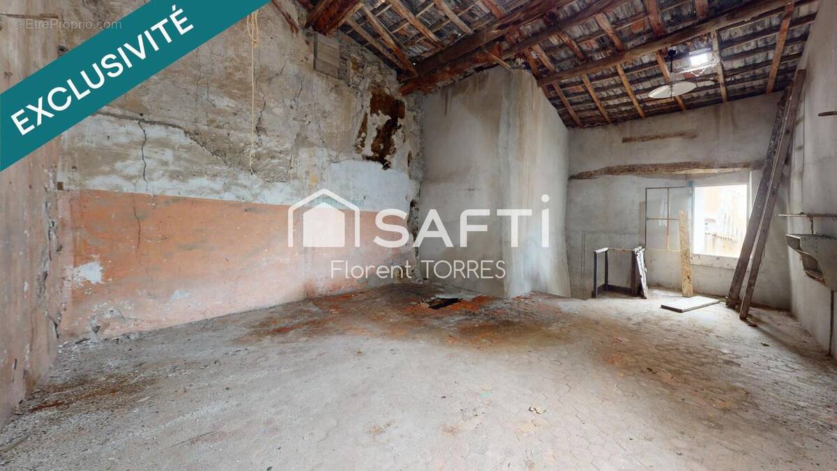 Photo 1 - Parking à SIX-FOURS-LES-PLAGES