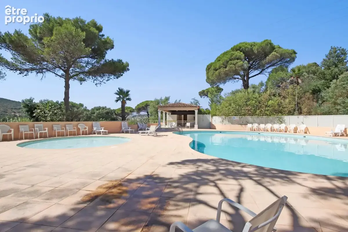 SOUS OFFRE - Exclusivité - Sainte-Maxime - Villa mitoyenne avec aperçu  mer, dans domaine sécurisé avec piscine - photo 6