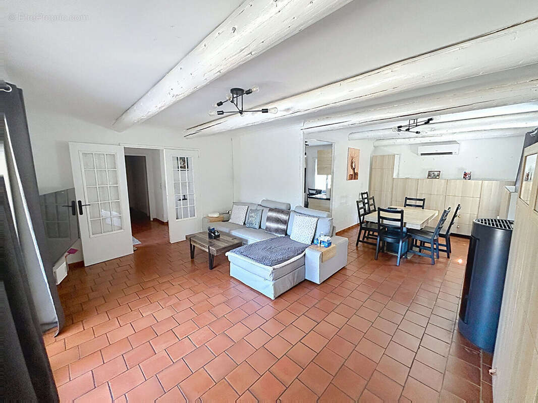 PIOLENC - Maison plain pied, double garage, jardin 1200m² avec piscine - photo 6