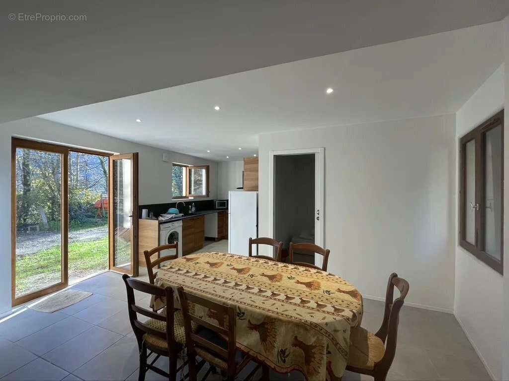 Maison à LE COLLET-DE-DEZE