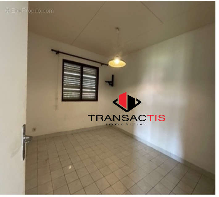 Appartement à REMIRE-MONTJOLY