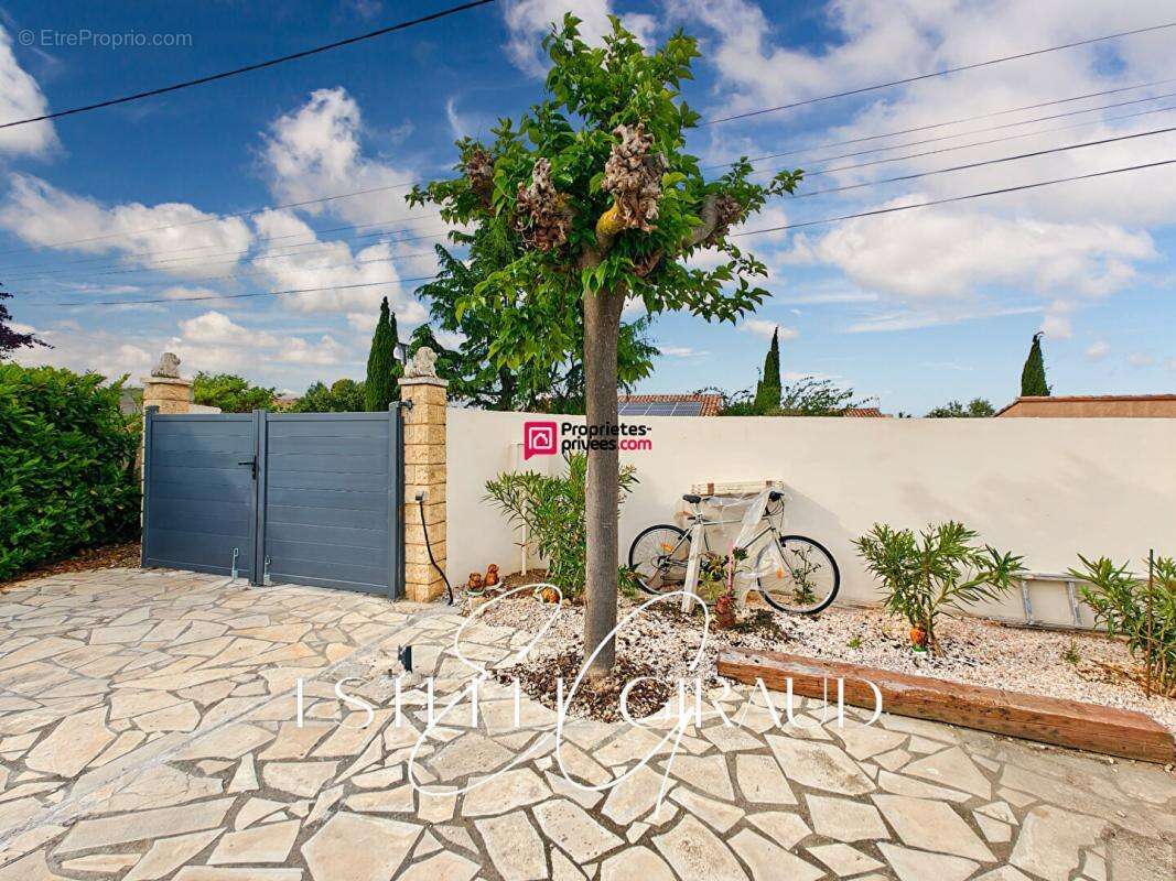 Au Somail : Villa 4 faces avec piscine, rénovée, prête à vivre - photo 12