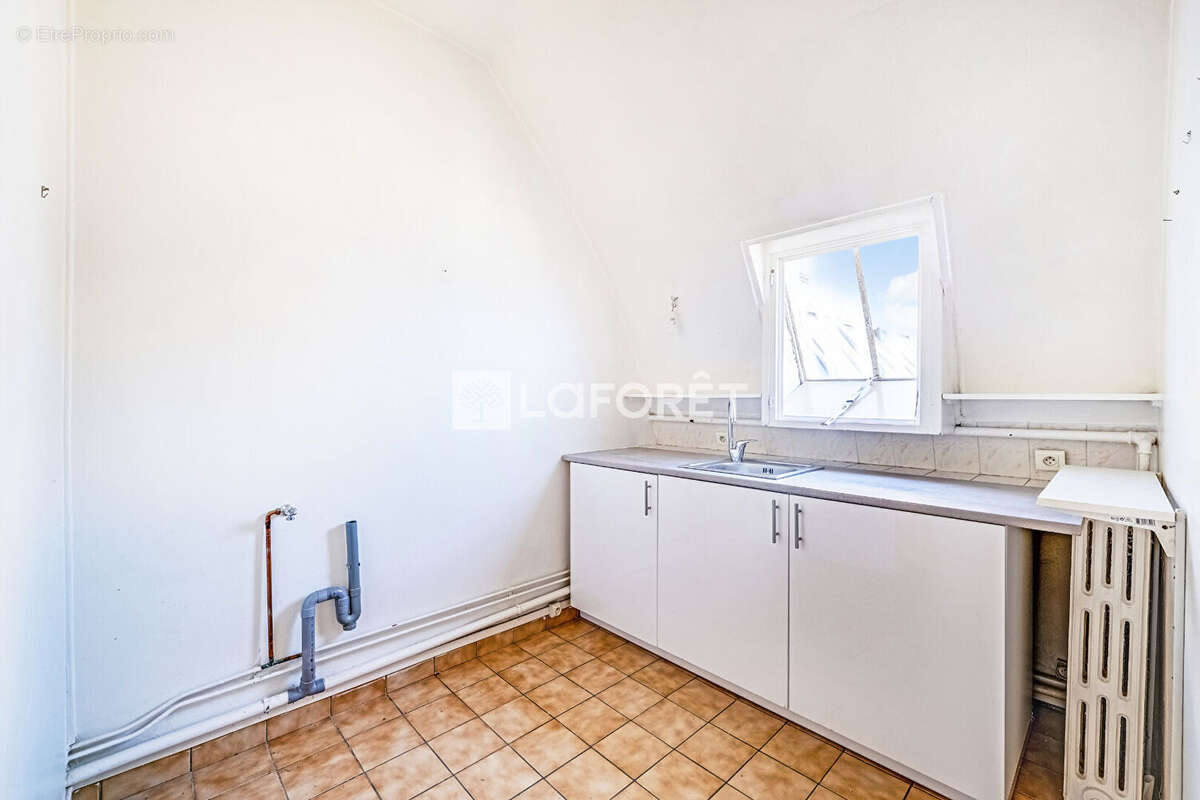 Studio - Dernier étage avec ascenseur - Boulevard de Courcelles, Paris 17e - photo 8