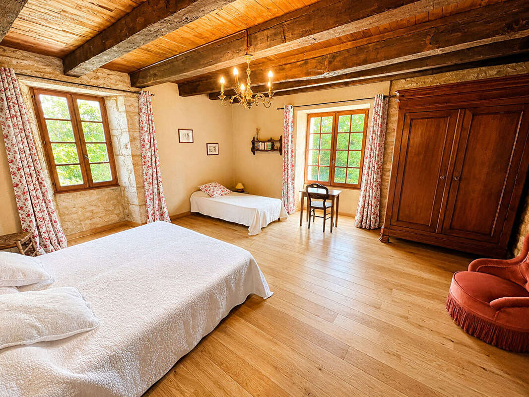 Hameau en pierre de caractère du XVI siècle - Visite virtuelle - photo 6